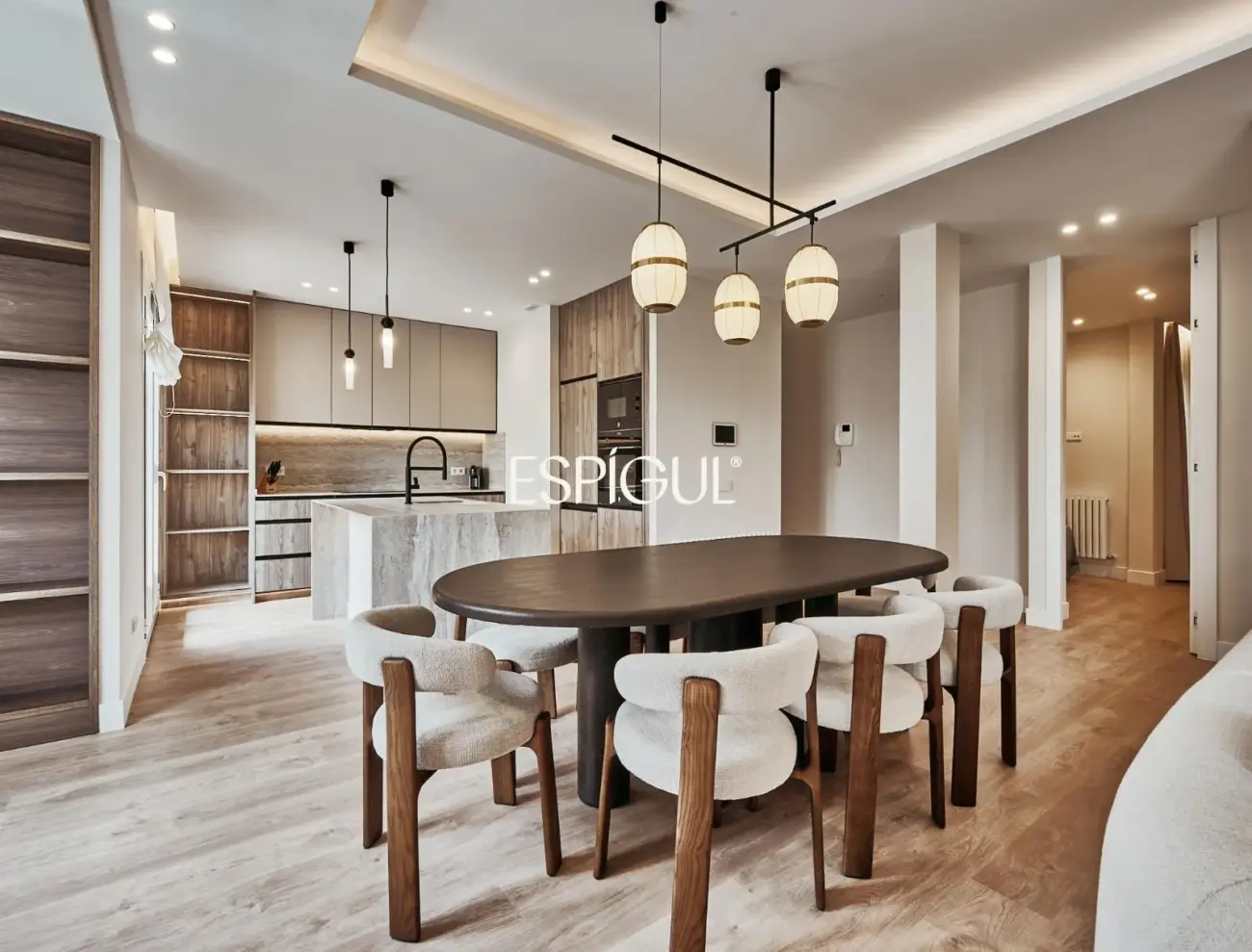 Отремонтированная внешняя квартира с террасой на продажу в Гойе, район Саламанка