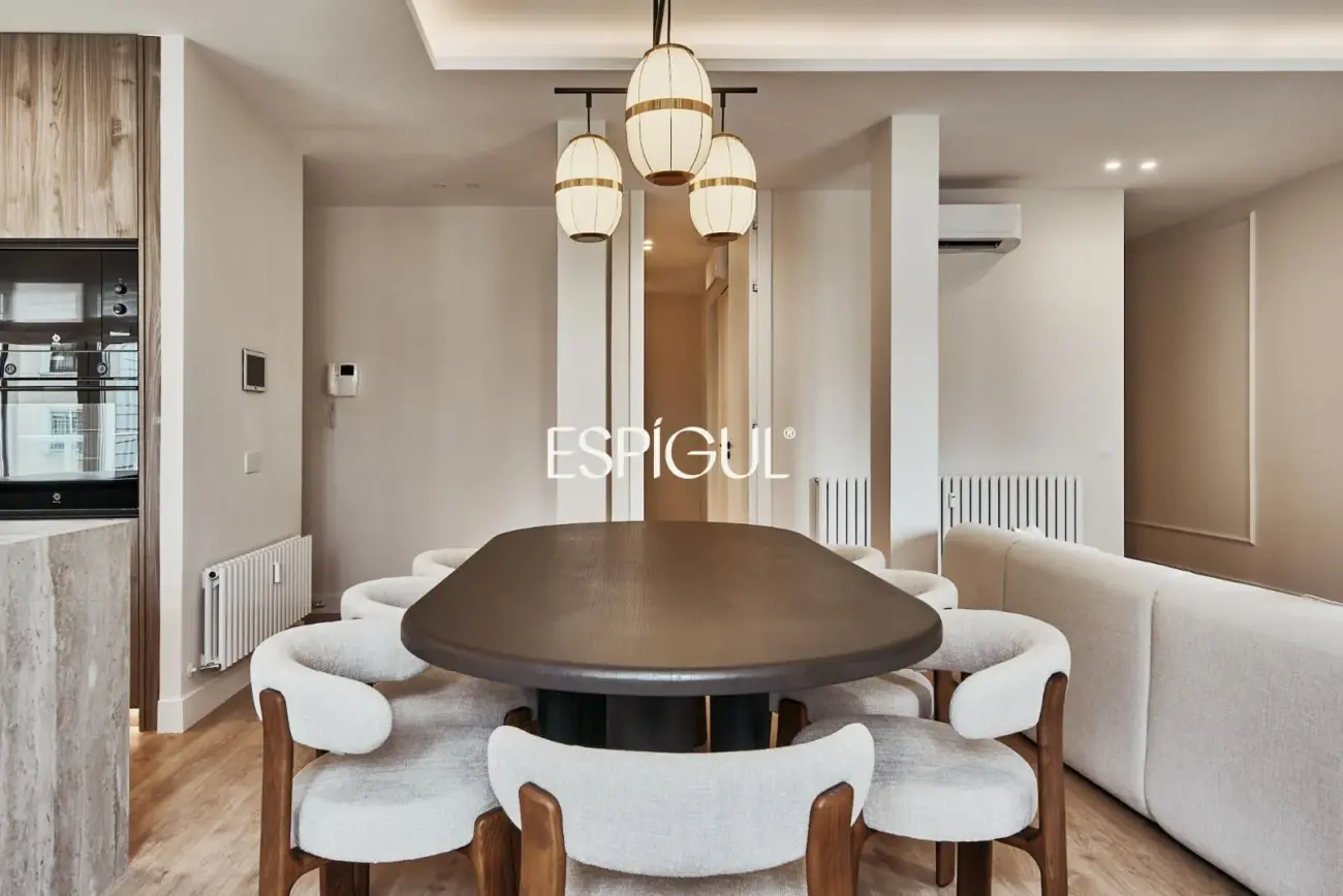 Отремонтированная внешняя квартира с террасой на продажу в Гойе, район Саламанка