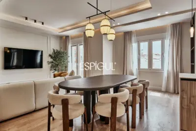 Отремонтированная внешняя квартира с террасой на продажу в Гойе, район Саламанка