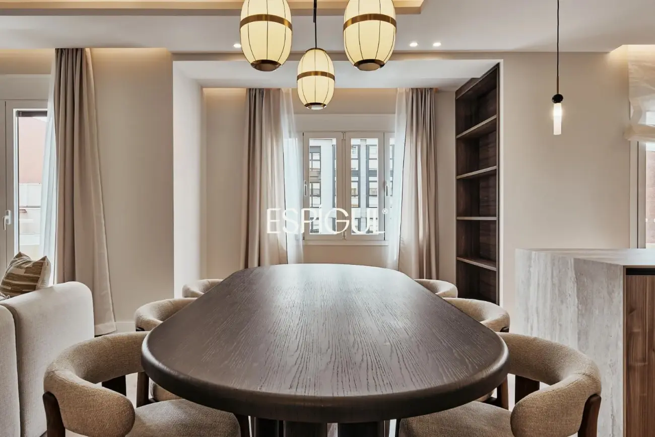 Отремонтированная внешняя квартира с террасой на продажу в Гойе, район Саламанка