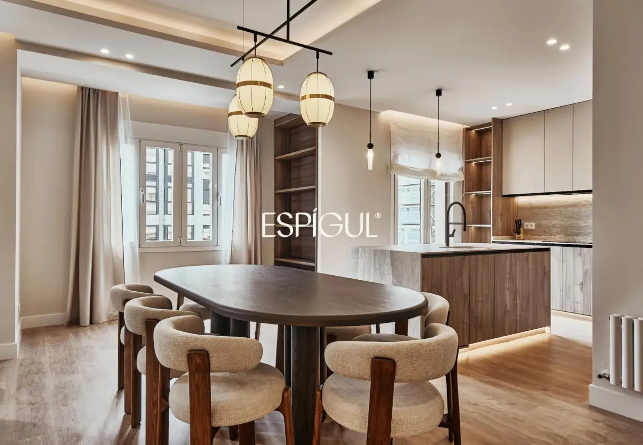 Отремонтированная внешняя квартира с террасой на продажу в Гойе, район Саламанка