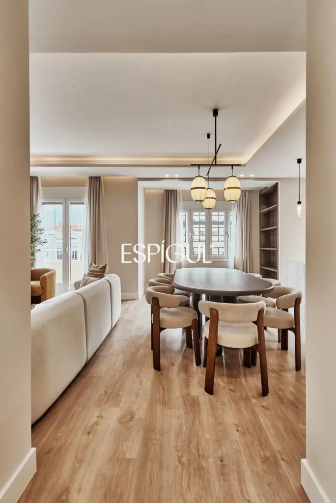 Отремонтированная внешняя квартира с террасой на продажу в Гойе, район Саламанка