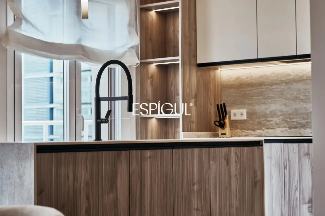 Отремонтированная внешняя квартира с террасой на продажу в Гойе, район Саламанка