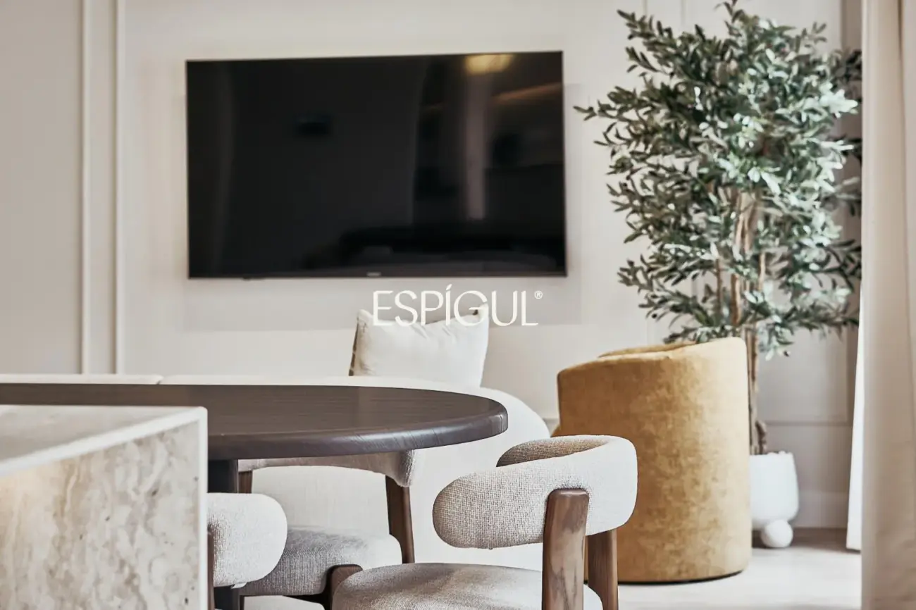 Отремонтированная внешняя квартира с террасой на продажу в Гойе, район Саламанка