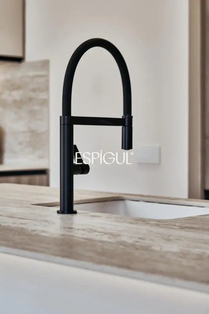 Отремонтированная внешняя квартира с террасой на продажу в Гойе, район Саламанка