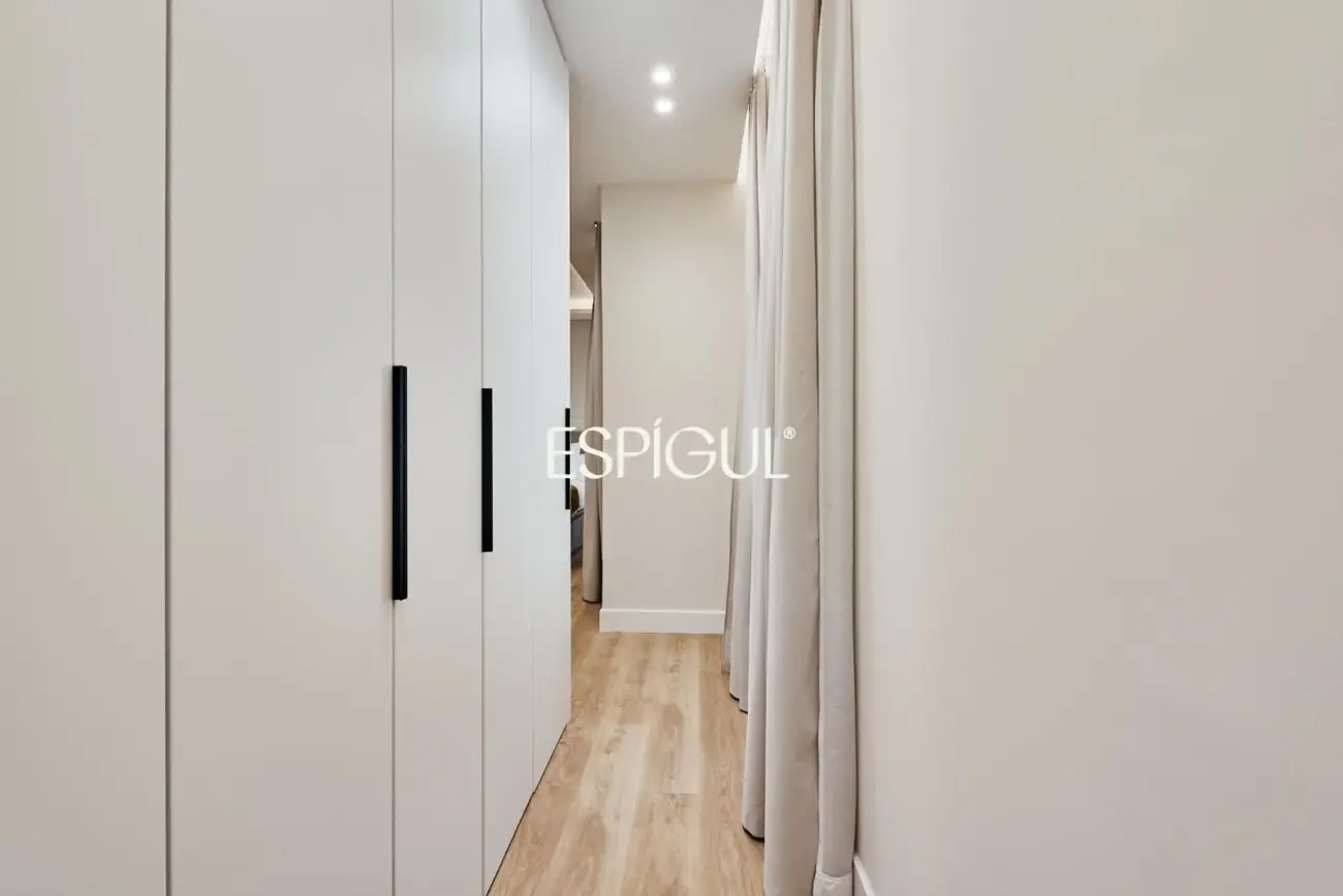 Отремонтированная внешняя квартира с террасой на продажу в Гойе, район Саламанка