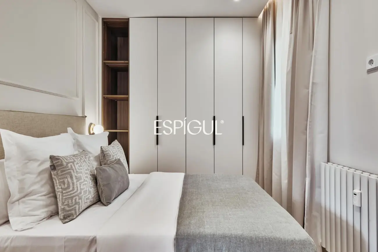 Отремонтированная внешняя квартира с террасой на продажу в Гойе, район Саламанка