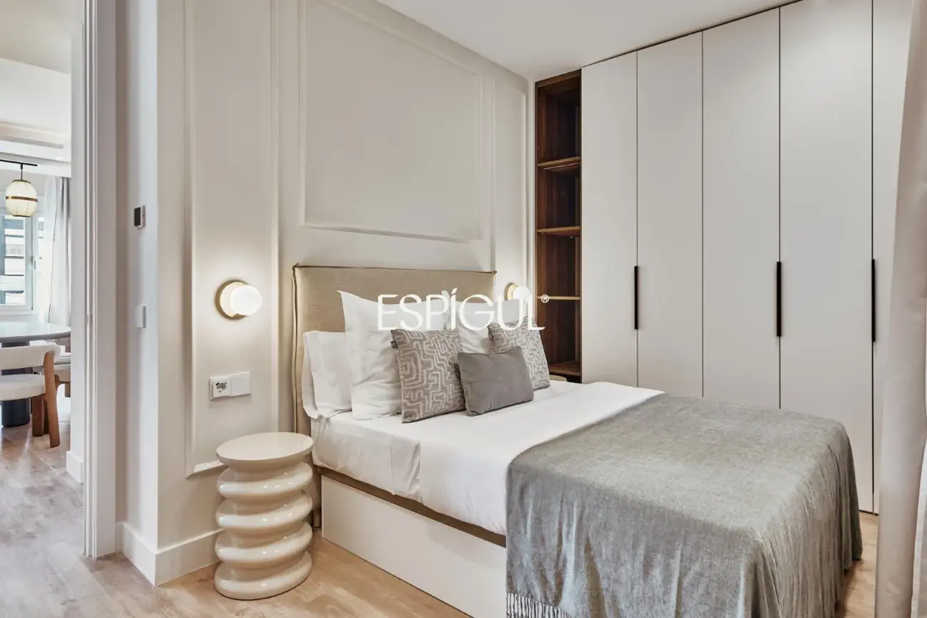 Отремонтированная внешняя квартира с террасой на продажу в Гойе, район Саламанка