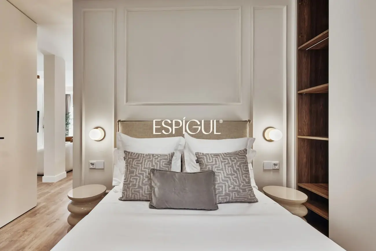 Отремонтированная внешняя квартира с террасой на продажу в Гойе, район Саламанка