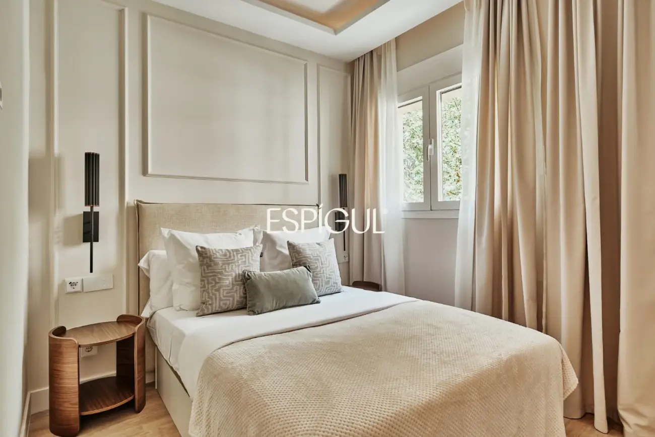 Отремонтированная внешняя квартира с террасой на продажу в Гойе, район Саламанка