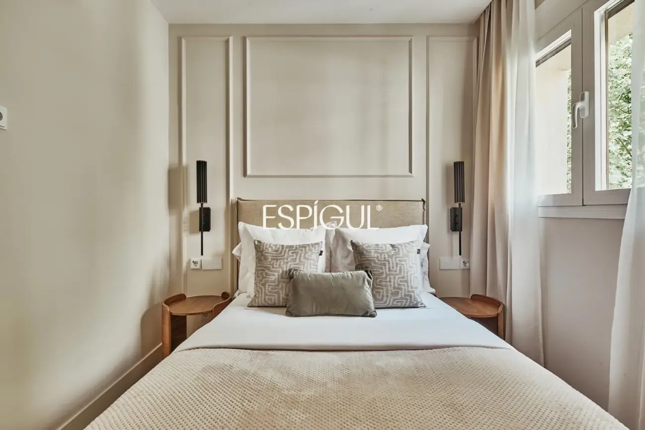 Отремонтированная внешняя квартира с террасой на продажу в Гойе, район Саламанка