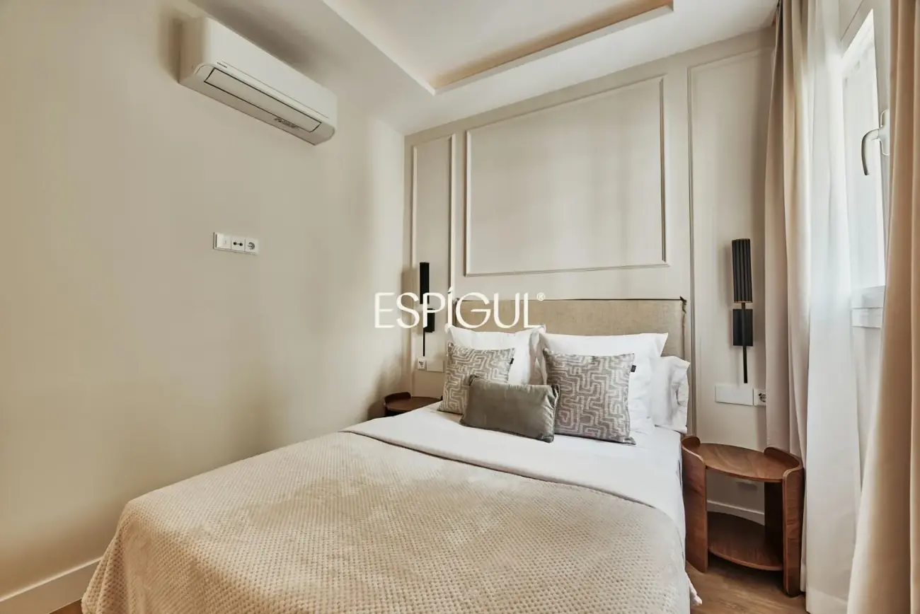 Отремонтированная внешняя квартира с террасой на продажу в Гойе, район Саламанка