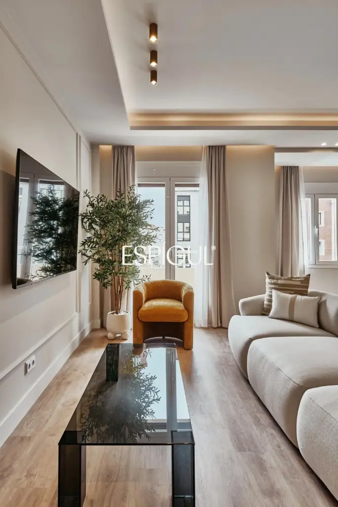 Отремонтированная внешняя квартира с террасой на продажу в Гойе, район Саламанка