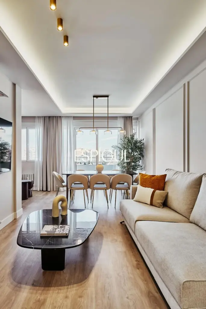 Exterior-facing renovated apartment for sale with terrace in Ventas