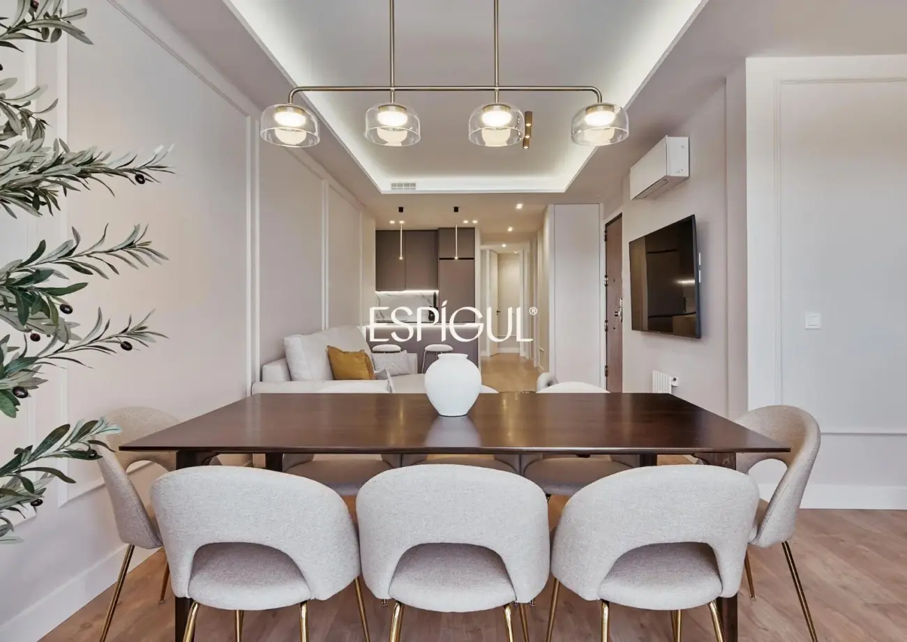 Exterior-facing renovated apartment for sale with terrace in Ventas