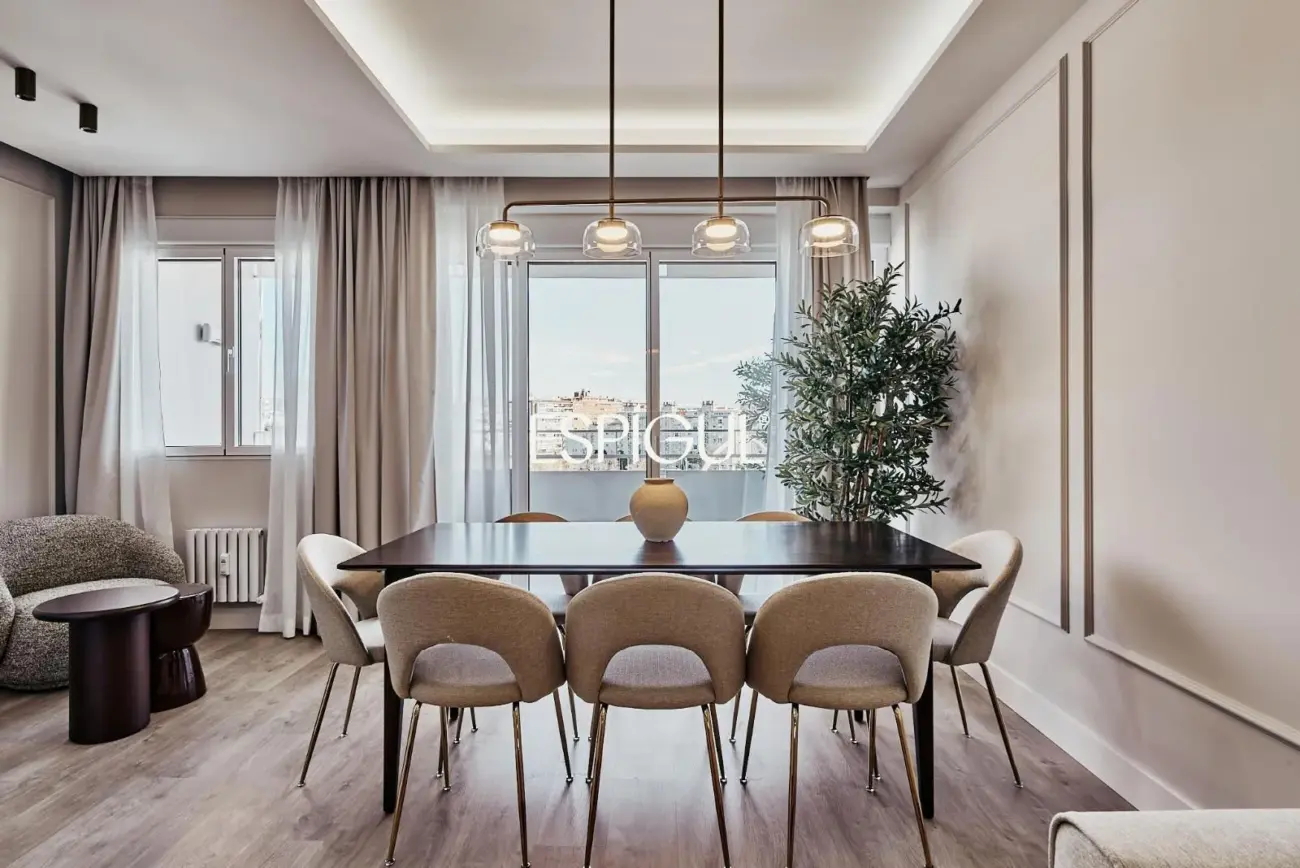 Exterior-facing renovated apartment for sale with terrace in Ventas