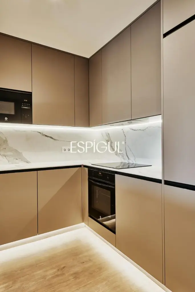 Exterior-facing renovated apartment for sale with terrace in Ventas