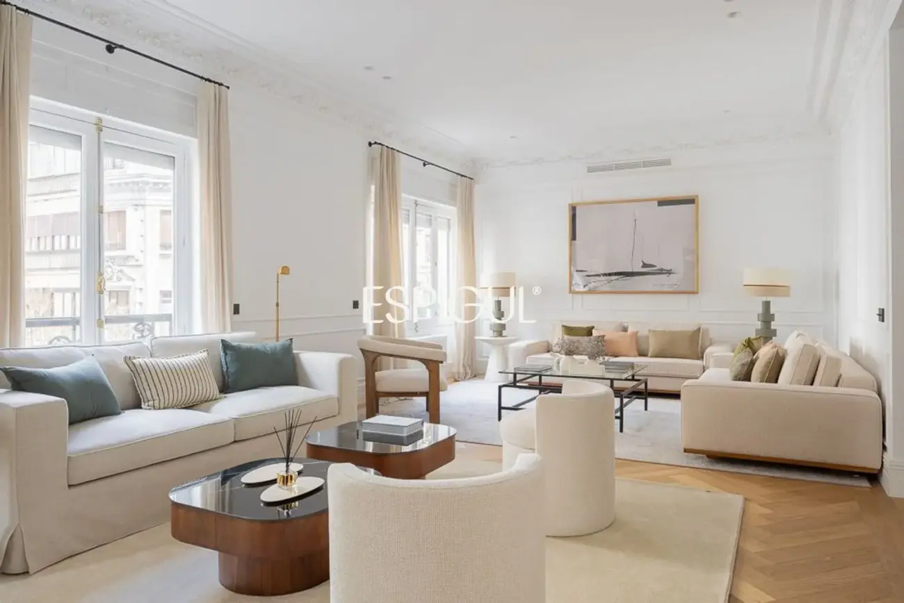 Piso en venta exterior reformado en Recoletos