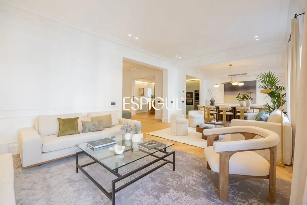 Piso en venta exterior reformado en Recoletos