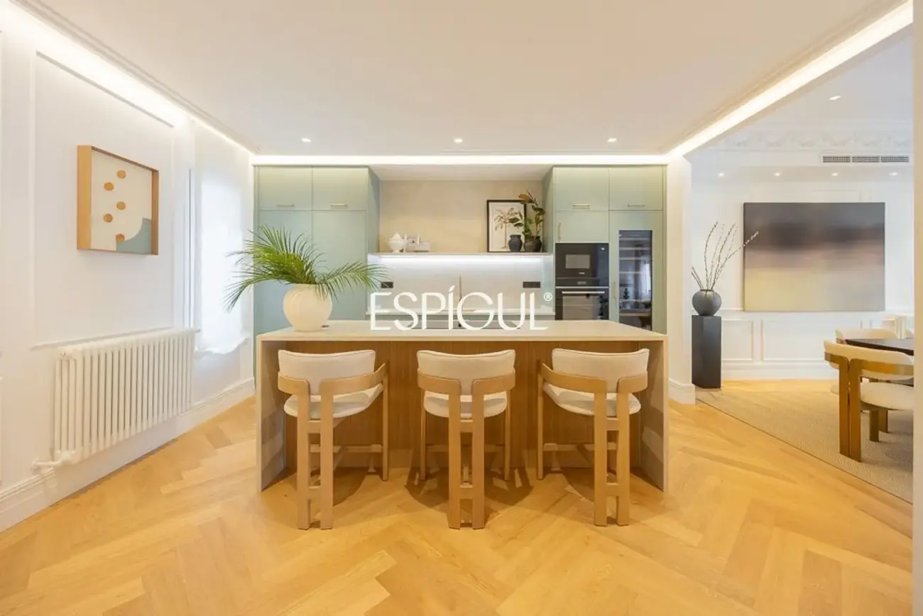 Piso en venta exterior reformado en Recoletos