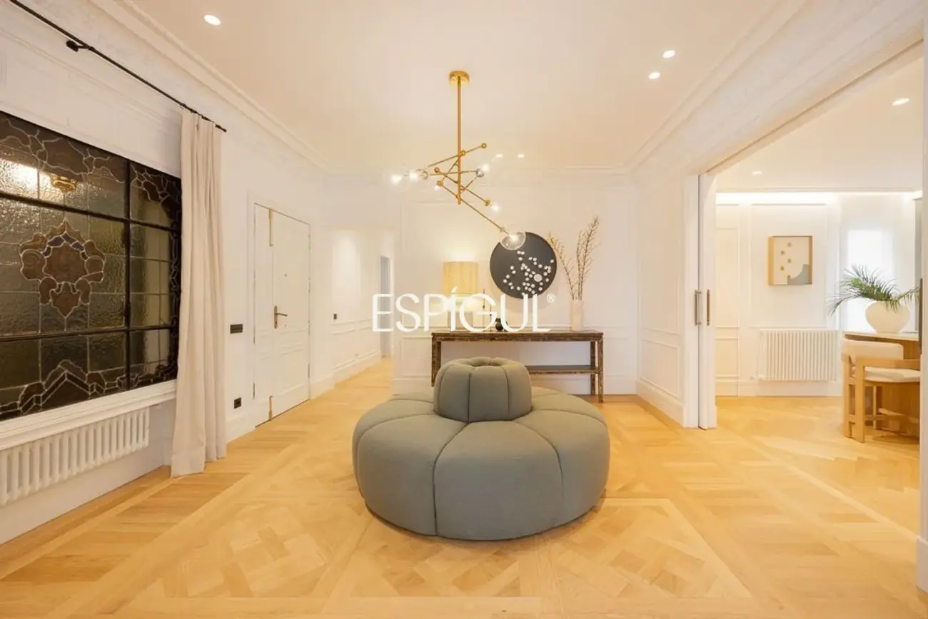 Piso en venta exterior reformado en Recoletos