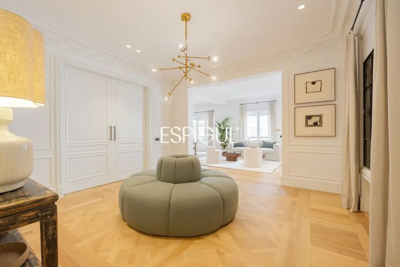 Piso en venta exterior reformado en Recoletos