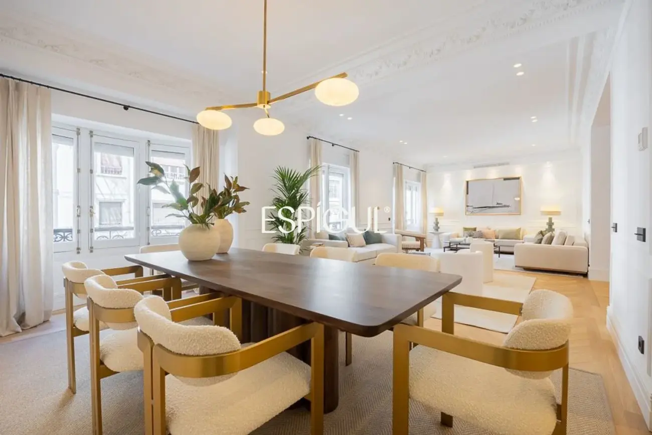 Piso en venta exterior reformado en Recoletos