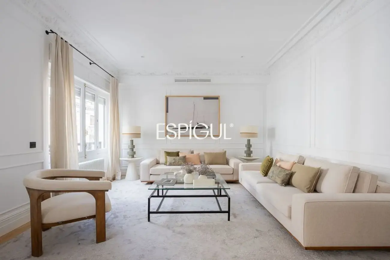 Piso en venta exterior reformado en Recoletos