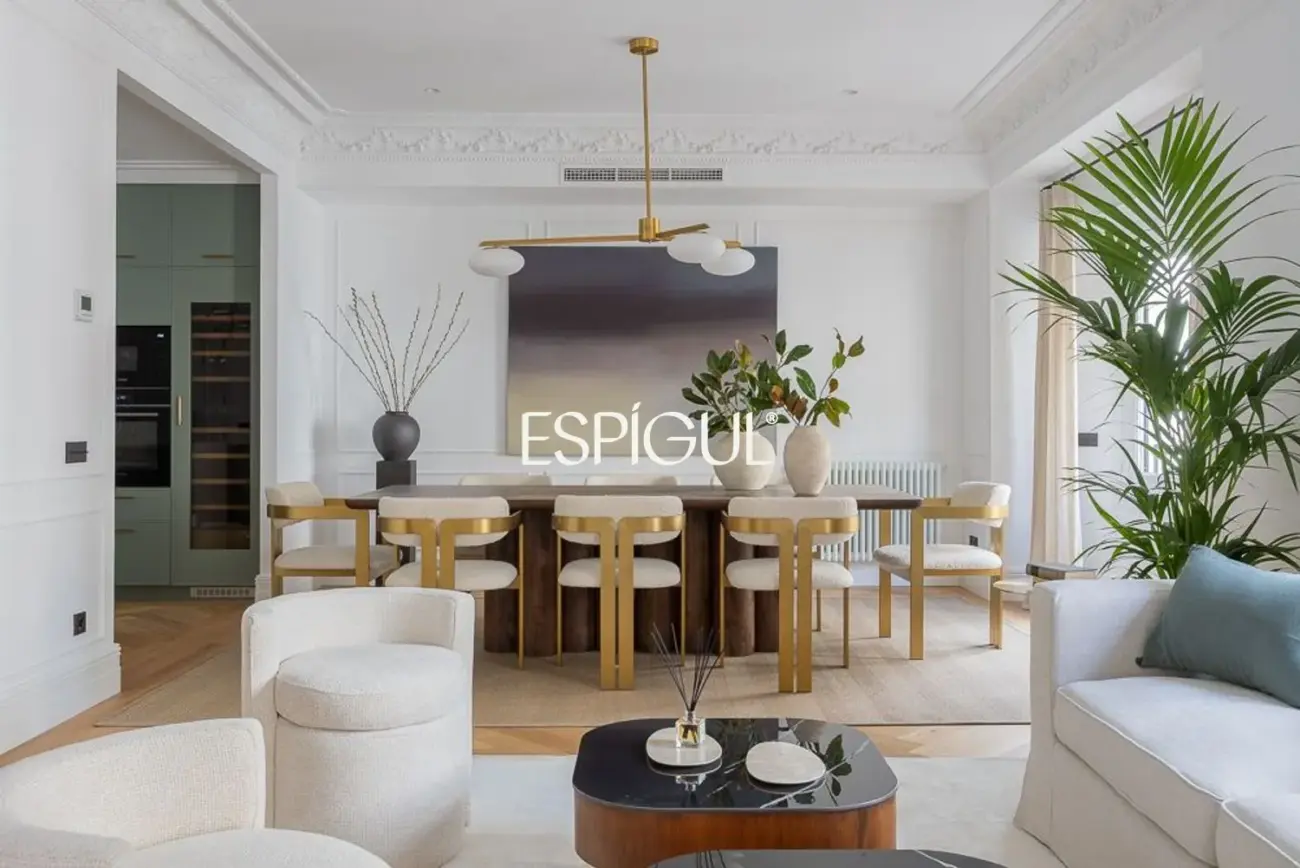 Piso en venta exterior reformado en Recoletos