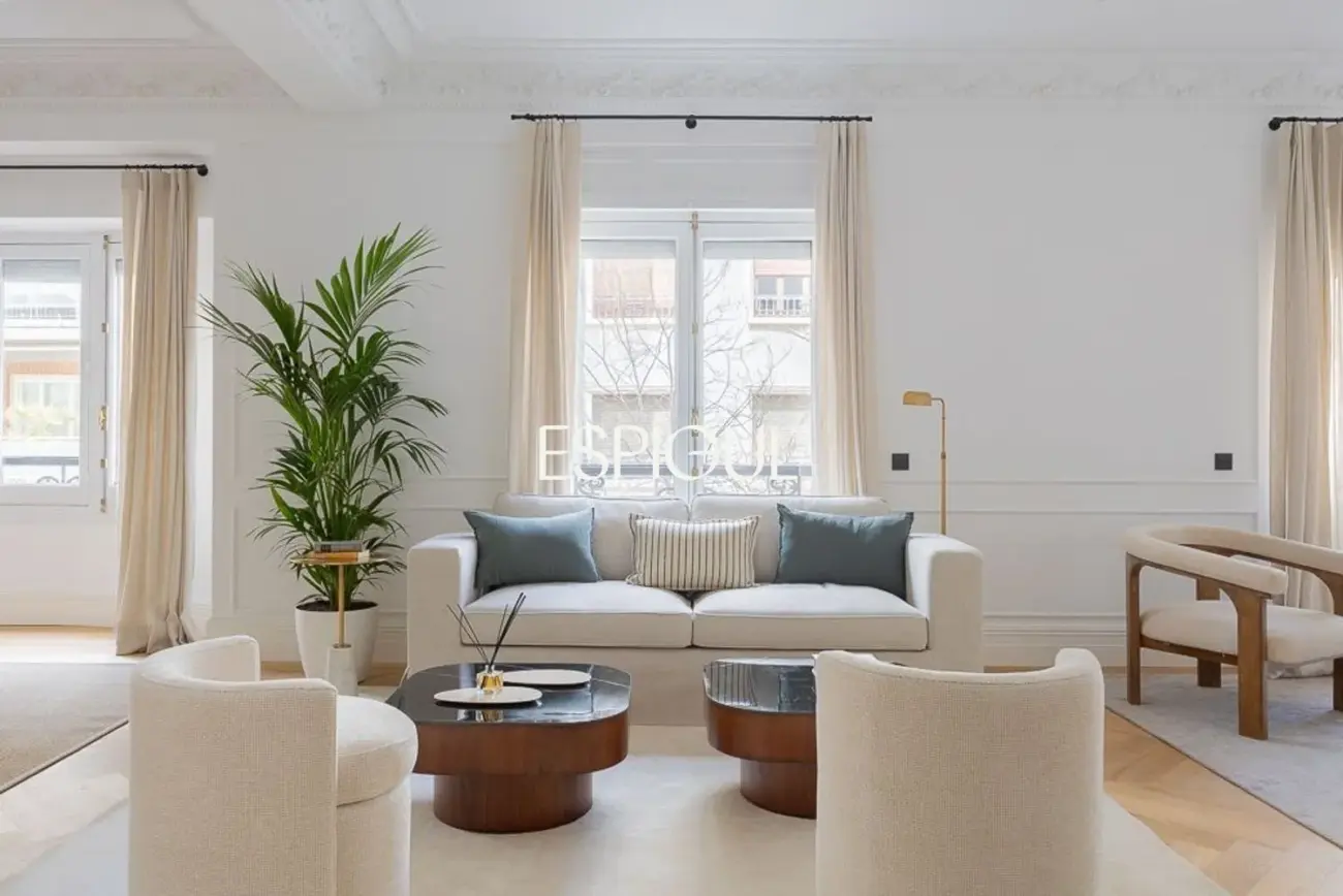 Piso en venta exterior reformado en Recoletos