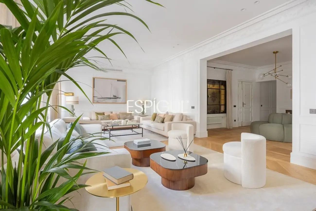 Piso en venta exterior reformado en Recoletos