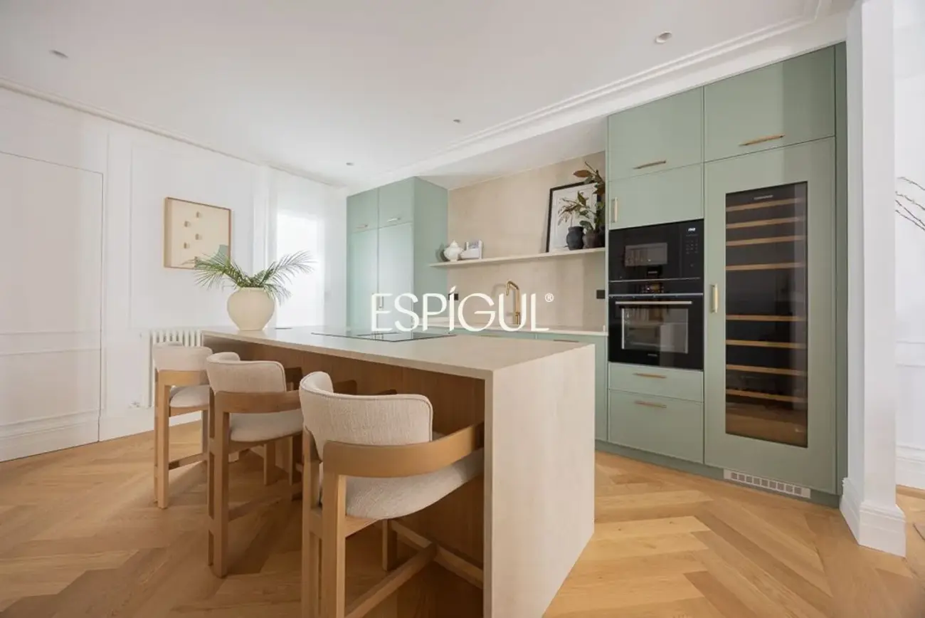 Piso en venta exterior reformado en Recoletos