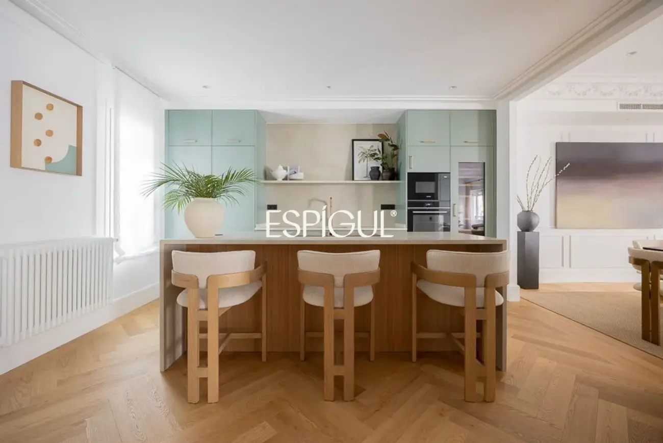 Piso en venta exterior reformado en Recoletos