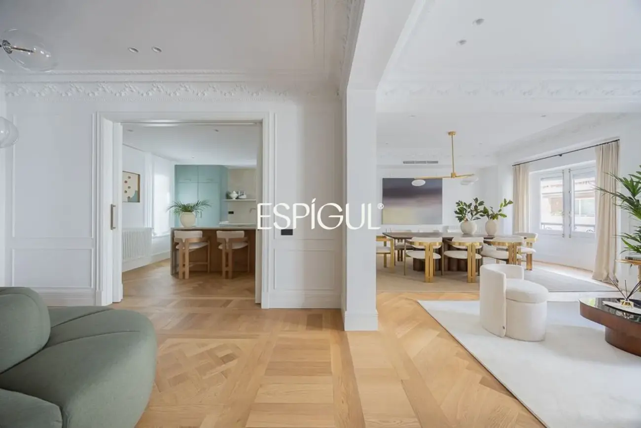 Piso en venta exterior reformado en Recoletos