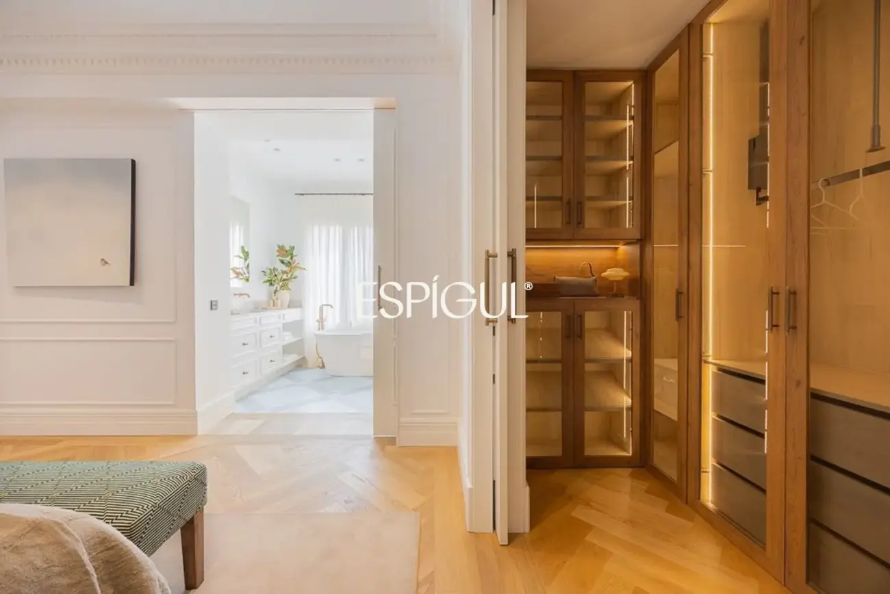 Piso en venta exterior reformado en Recoletos