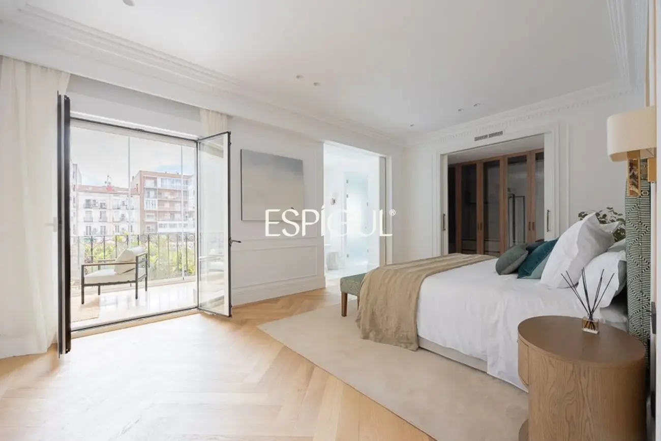 Piso en venta exterior reformado en Recoletos