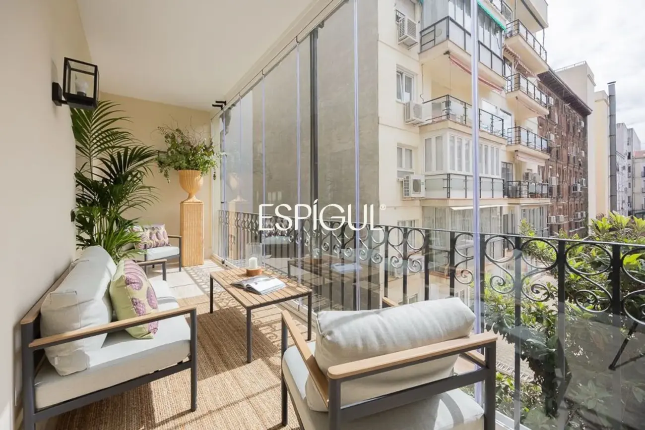 Piso en venta exterior reformado en Recoletos