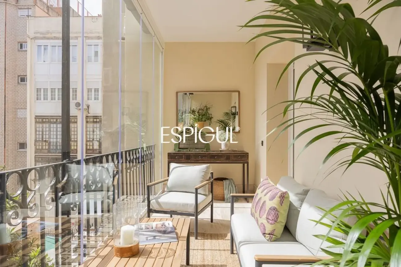 Piso en venta exterior reformado en Recoletos