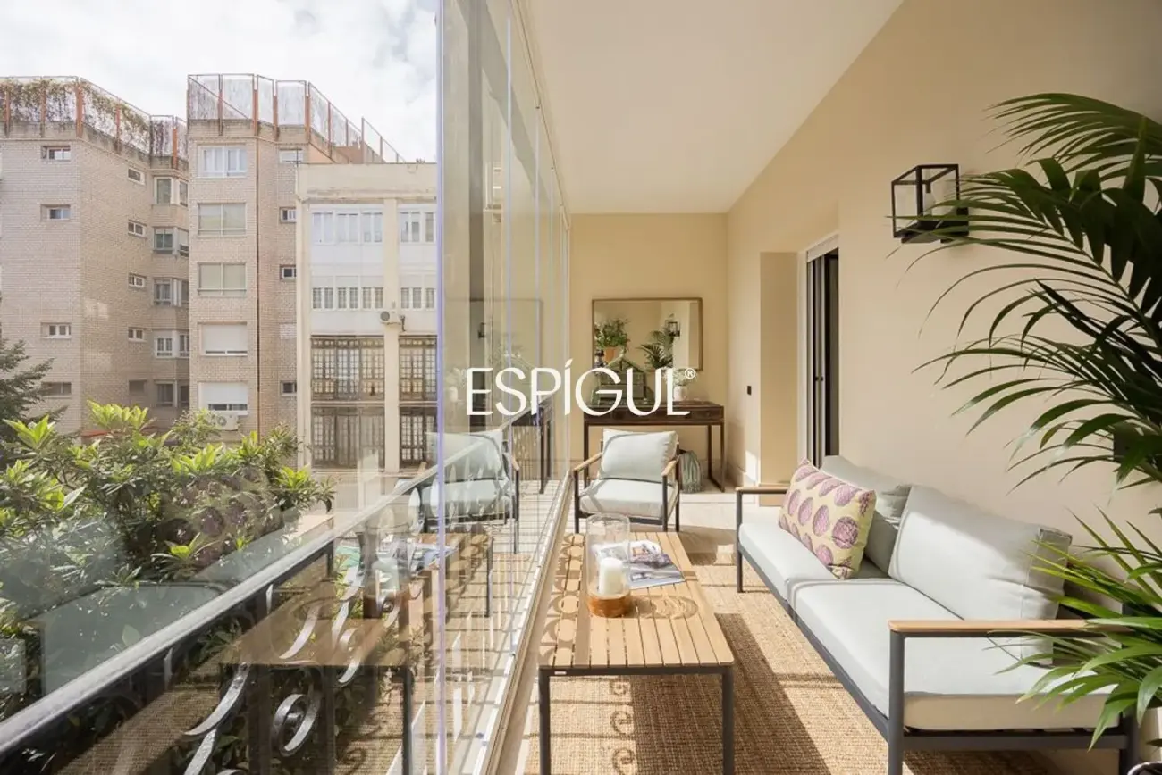 Piso en venta exterior reformado en Recoletos