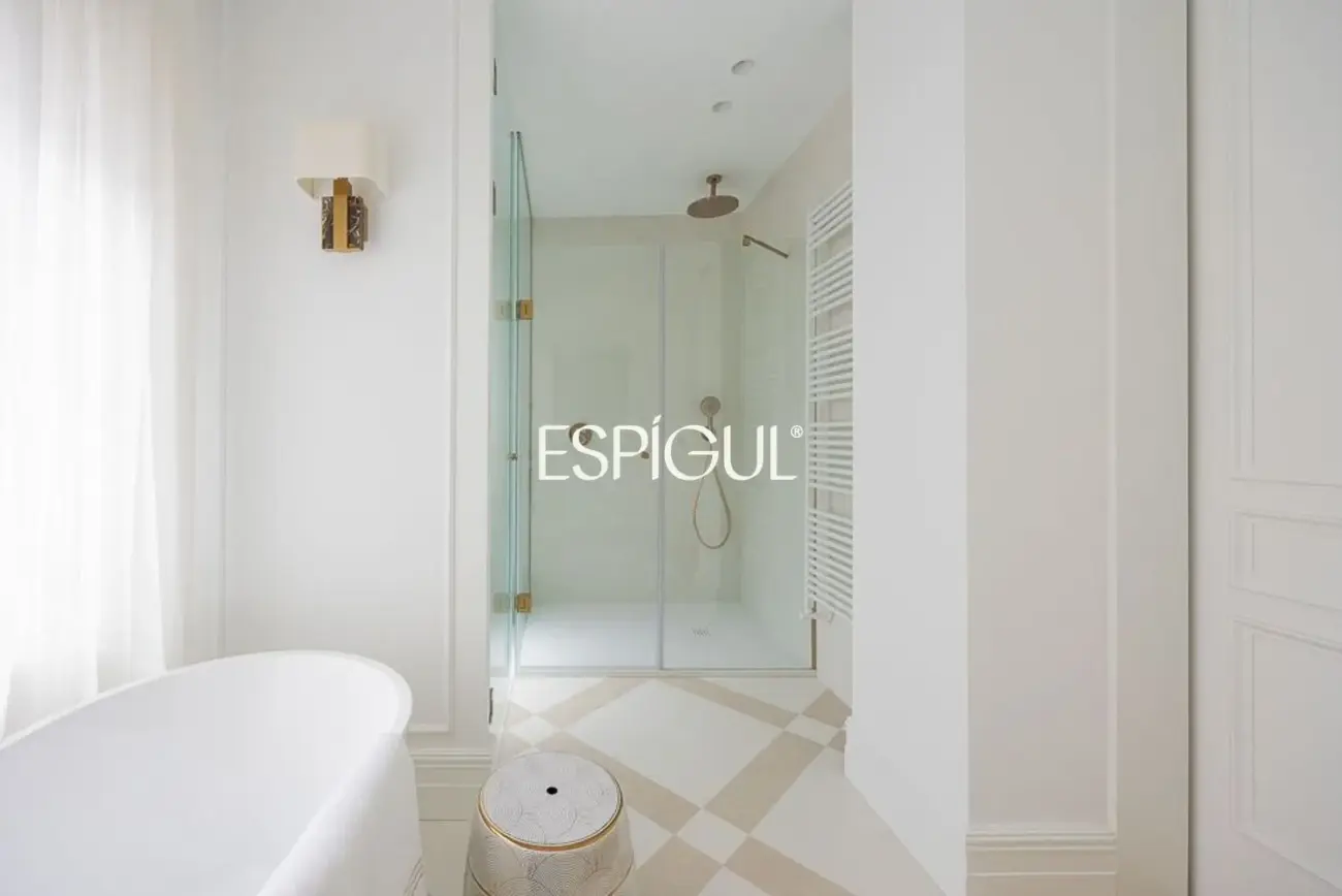 Piso en venta exterior reformado en Recoletos