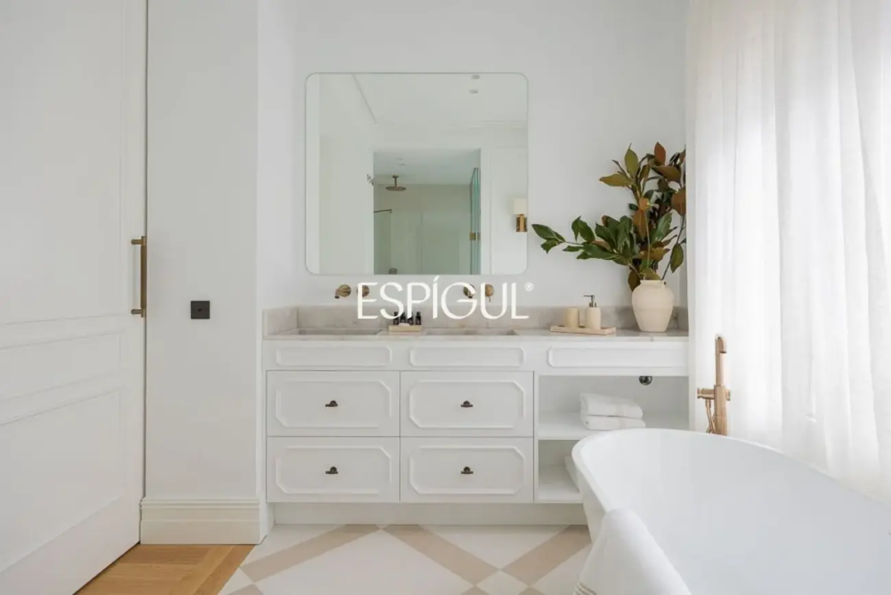 Piso en venta exterior reformado en Recoletos