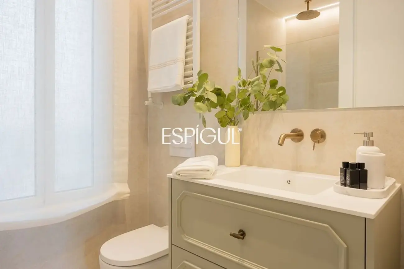 Piso en venta exterior reformado en Recoletos