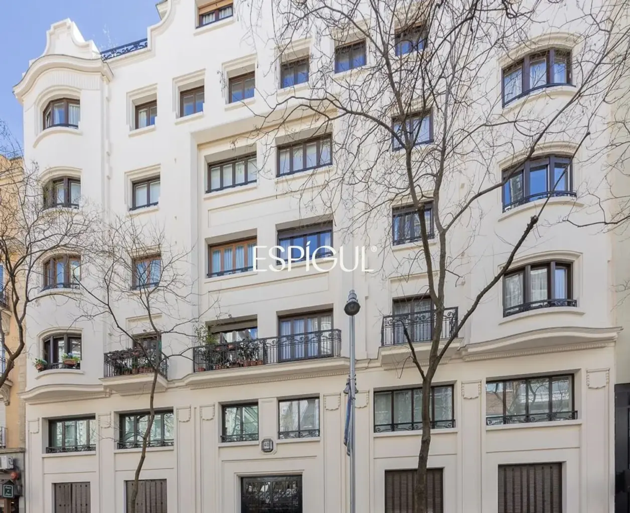 Piso en venta exterior reformado en Recoletos