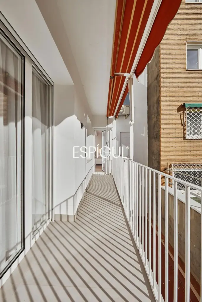 Отремонтированная, меблированная квартира на продажу с гаражным местом, включенным в стоимость. Готова к заселению.