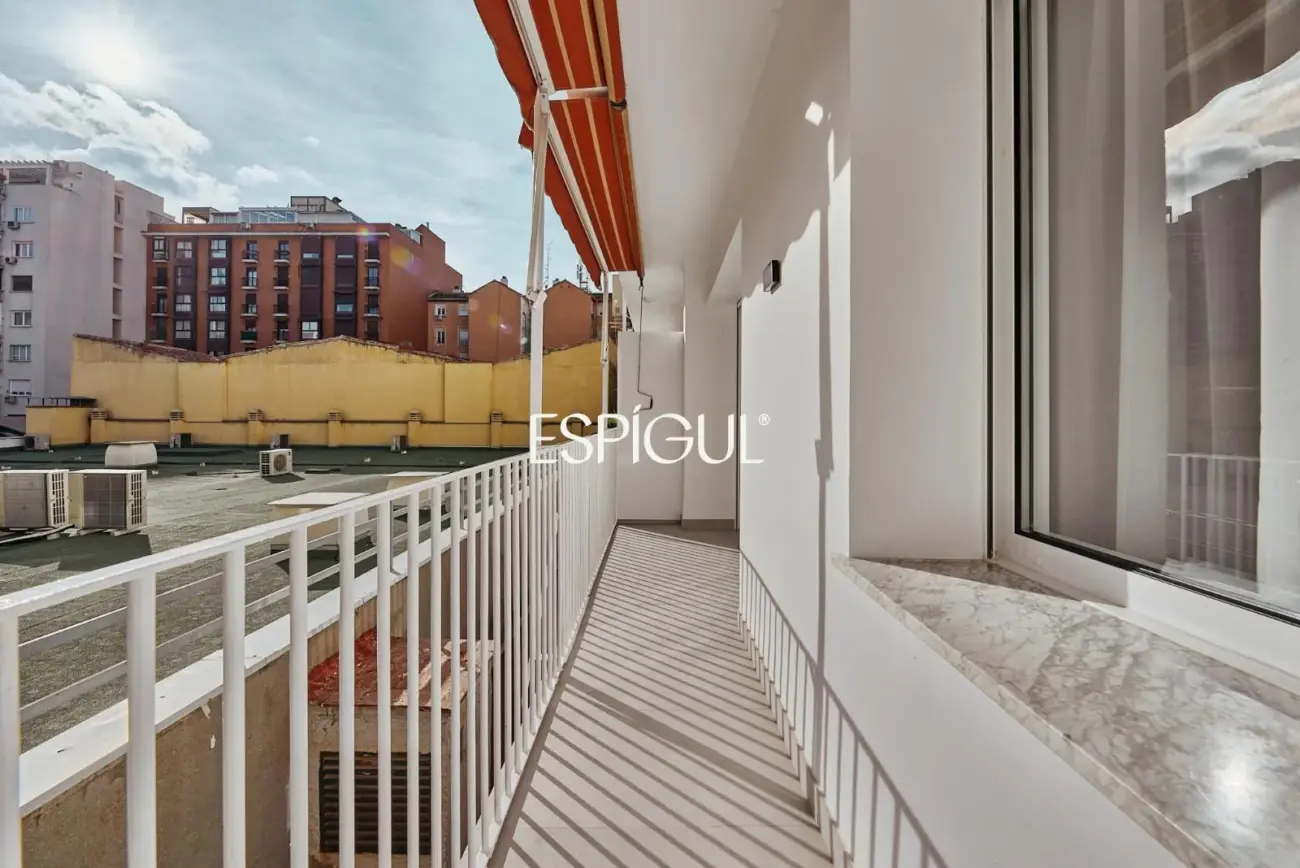 Appartement à vendre rénové, meublé et avec place de garage incluse dans le prix, Liste