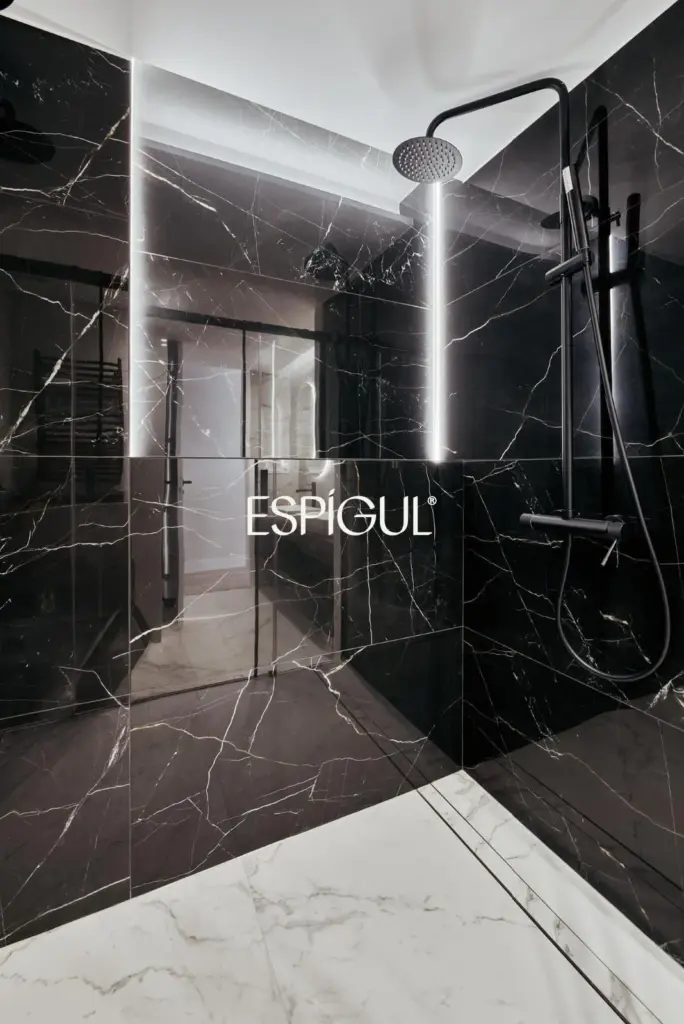 Отремонтированная, меблированная квартира на продажу с гаражным местом, включенным в стоимость. Готова к заселению.