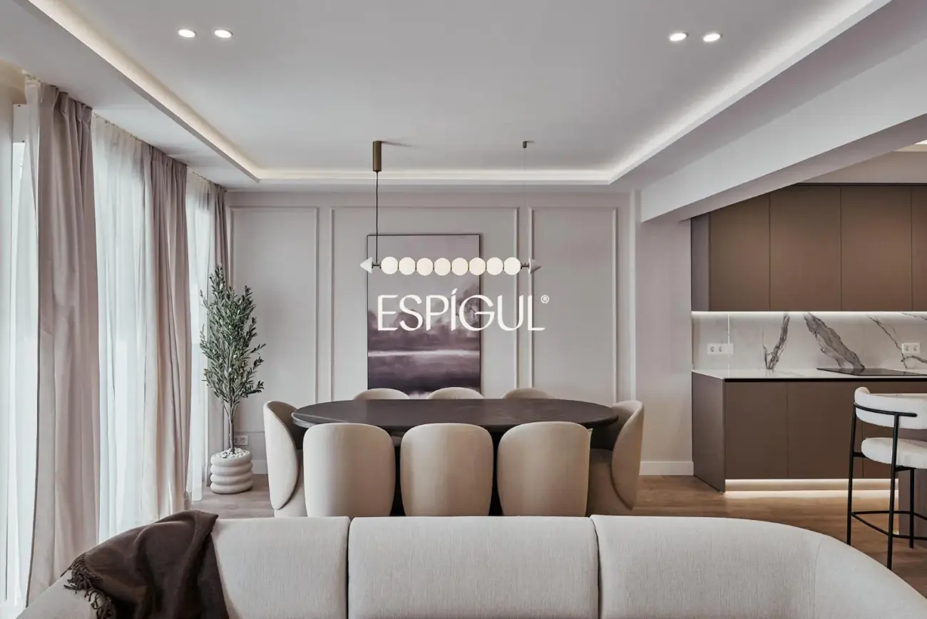 Отремонтированная, меблированная квартира на продажу с гаражным местом, включенным в стоимость. Готова к заселению.