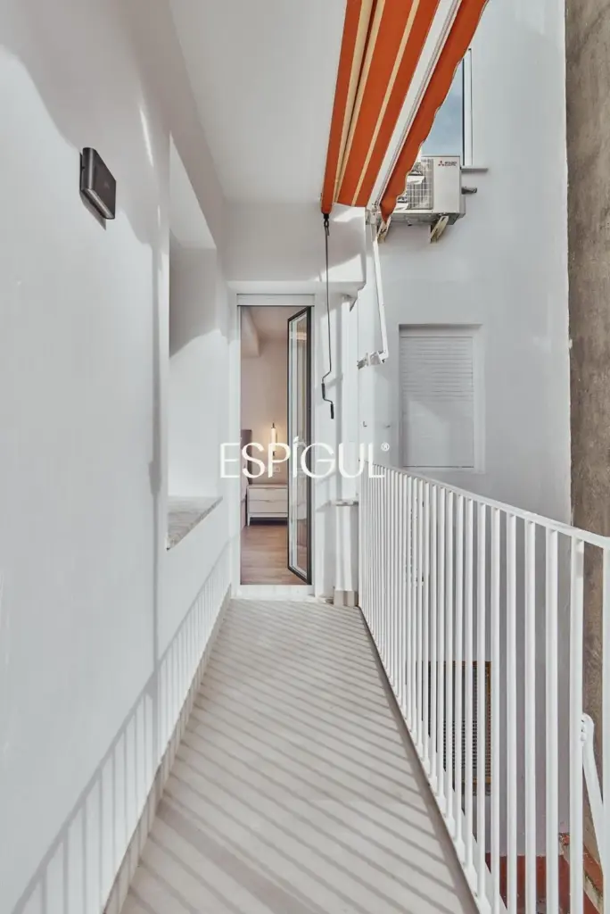 Отремонтированная, меблированная квартира на продажу с гаражным местом, включенным в стоимость. Готова к заселению.