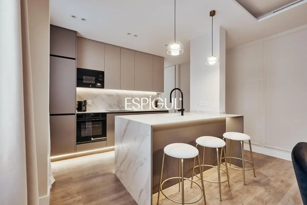 Piso en venta reformado con plaza de garaje incluida en el precio, Lista