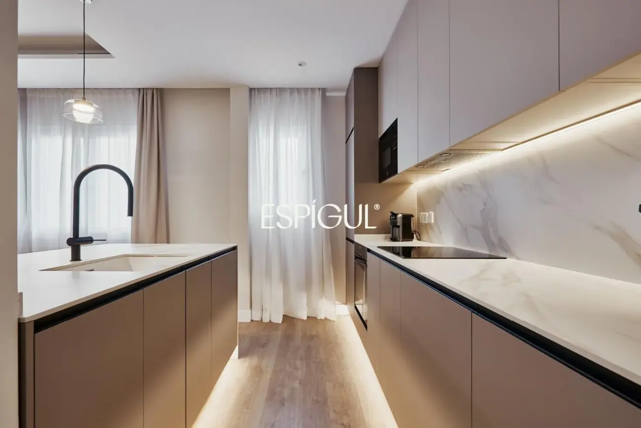 Piso en venta reformado con plaza de garaje incluida en el precio, Lista